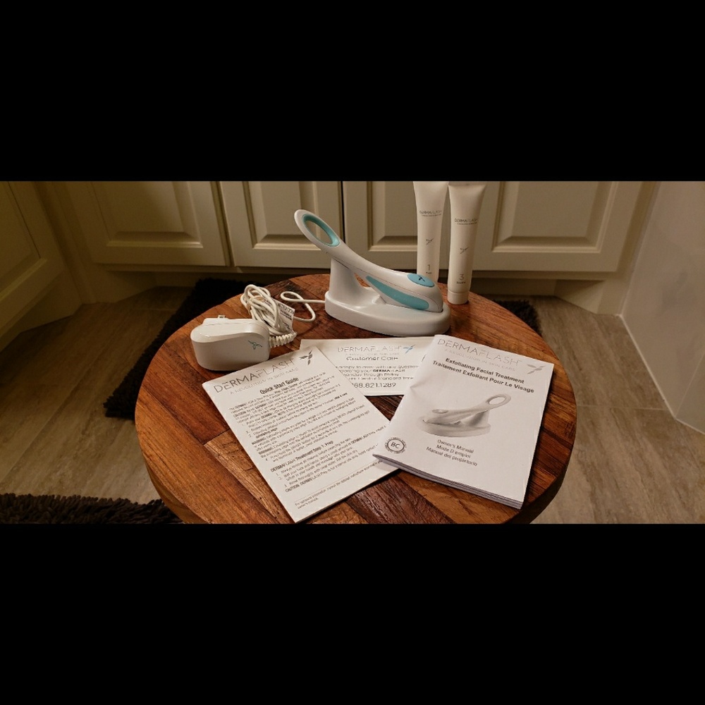 Dermaflash Exfoliating facial treatment model #DF1